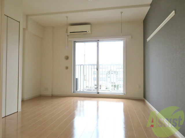 居室・リビング　陽の光が差し込む明るいお部屋は気持がいいですね。