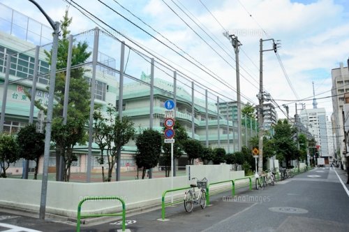 小学校　台東区立松葉小学校（小学校）まで864m