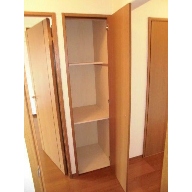 その他　リビング内物入れ