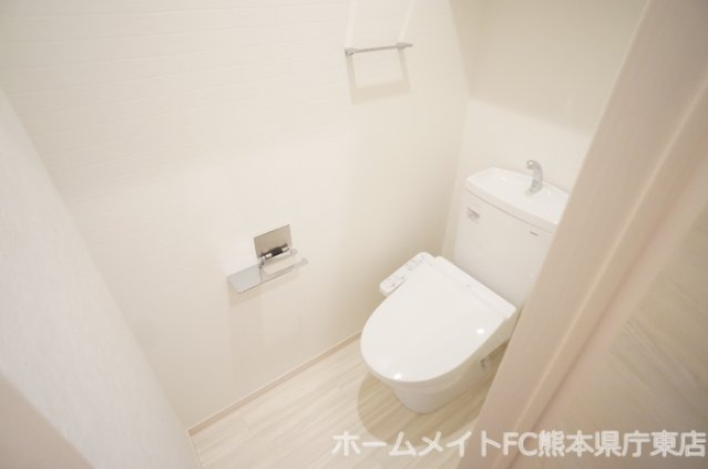 トイレ　同施工会社の類似の画像となります。