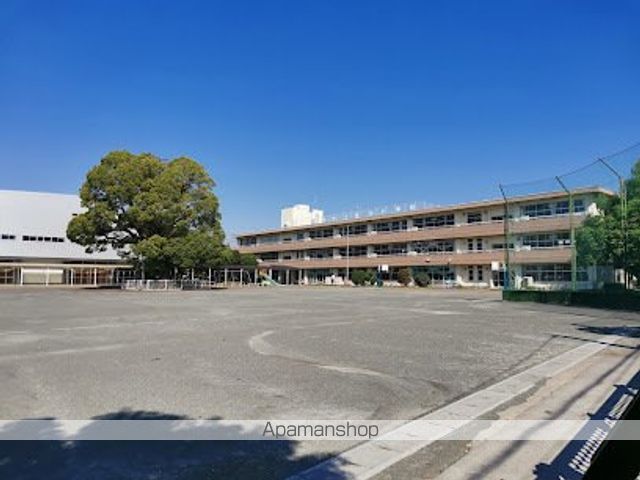 小学校　太田市立韮川小学校（小学校）まで691m