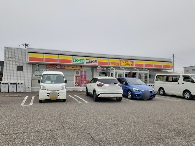 コンビニ　デイリーヤマザキ新潟大島店（コンビニ）まで749m