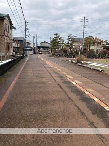 その他　前面道路（その他）まで0m