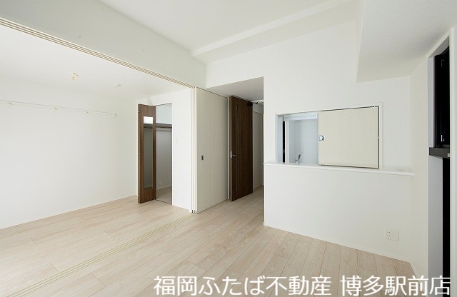 エンクレスト博多MATEの居間写真