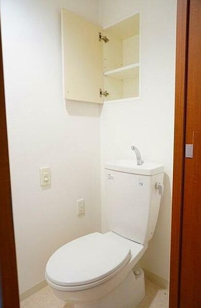 トイレ　別タイプ部屋　参考写真です