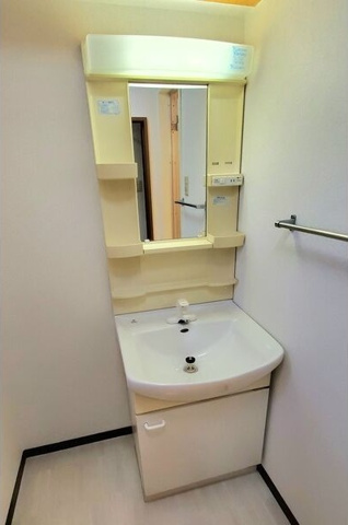 洗面設備　※写真は同じマンションの違う部屋のものになります。