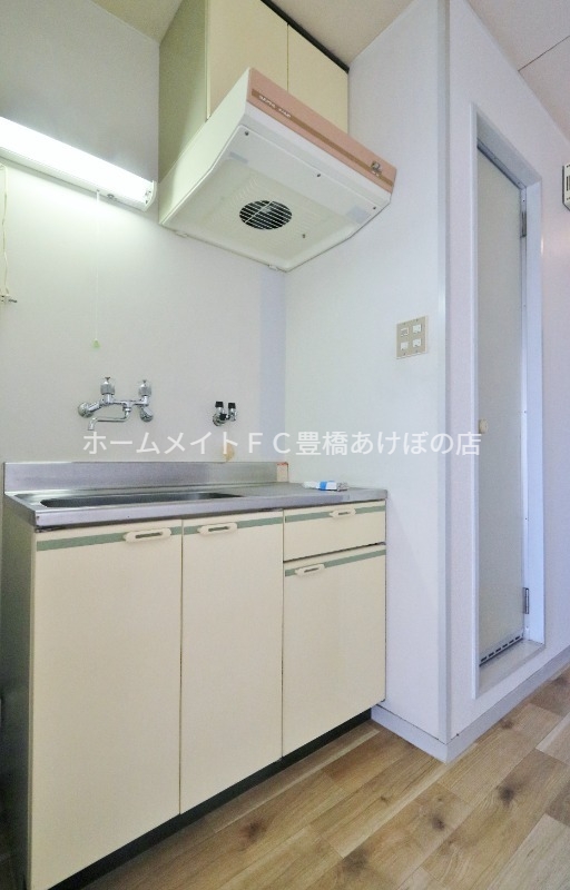 キッチン　同型別部屋写真（反転）