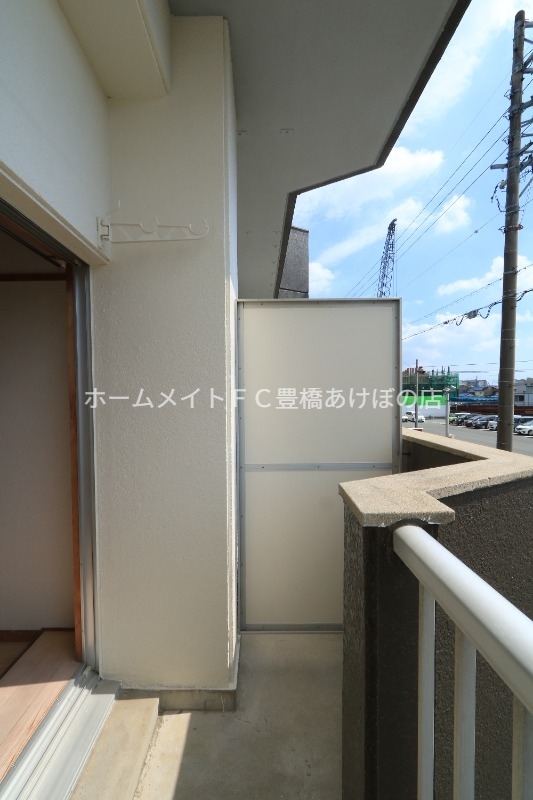 バルコニー　同型別部屋写真（反転）
