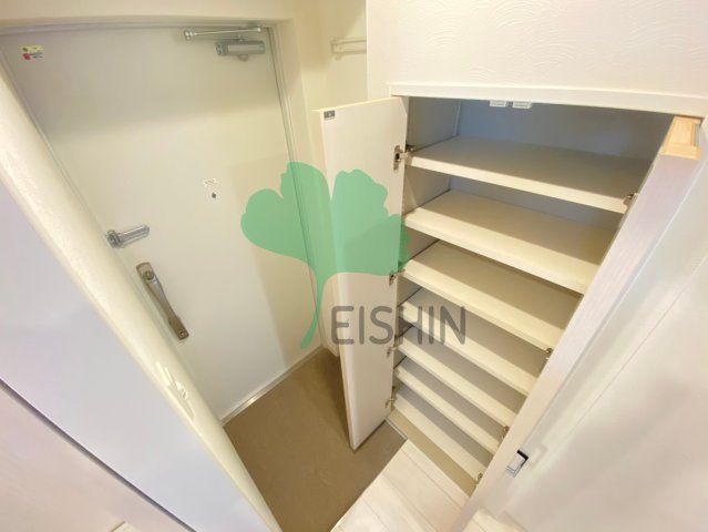 玄関　下駄箱もしっかりついてます！
