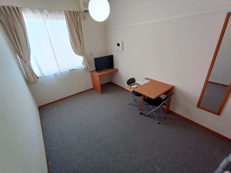 居室・リビング　家電・家具付きのお部屋です。