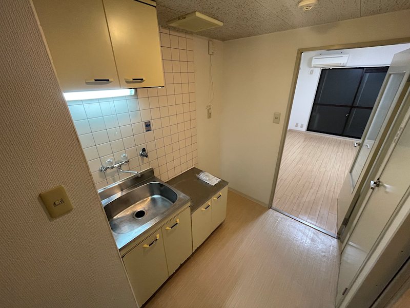 キッチン　同物件同号室のお写真でございます。