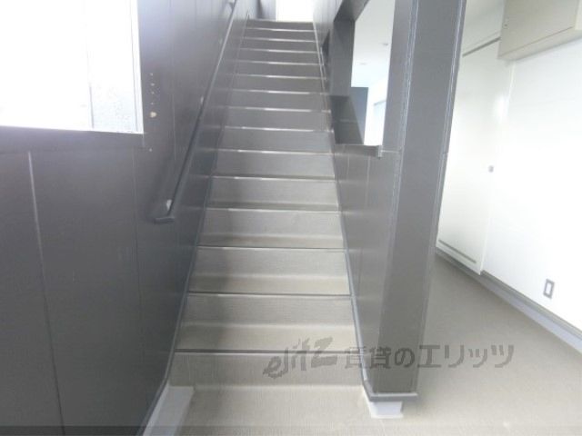 玄関　階段