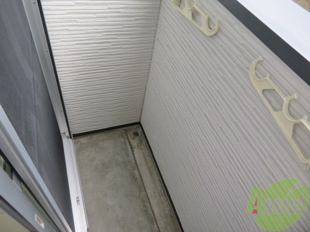 バルコニー　ちょっとしたバルコニーです。問題なくお使いいただけます。