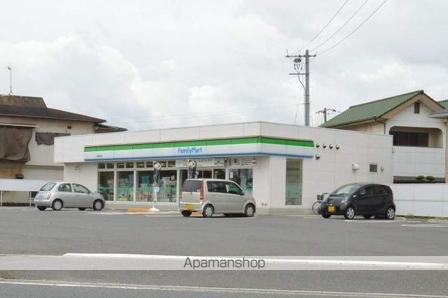 コンビニ　ファミリーマート（コンビニ）まで555m