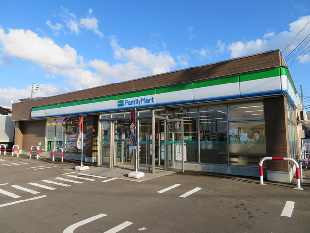 コンビニ　ファミリーマート長岡宮栄店（コンビニ）まで426m