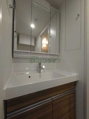 洗面設備　別部屋の参考写真になります。