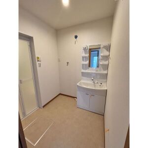 洗面設備　工事中の写真となります。