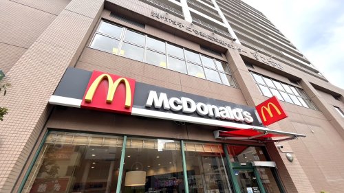飲食店　マクドナルド 国領マルエツ店（飲食店）まで841m
