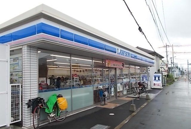 コンビニ　ローソン成田南店（コンビニ）まで400m