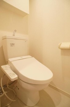 トイレ　※同施工会社参考写真