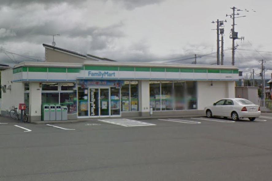 コンビニ　ファミリーマート 花巻四日町店（コンビニ）まで370m