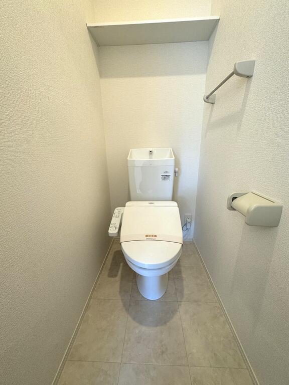 ＪＲ奥羽本線 かみのやま温泉駅 徒歩19分 2階建 築4年のトイレ写真
