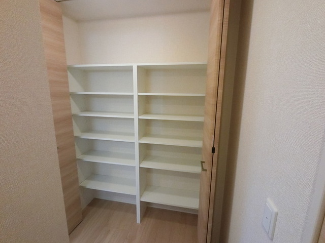 その他設備　廊下収納（２０１号室）