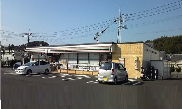 コンビニ　セブンイレブン（コンビニ）まで300m