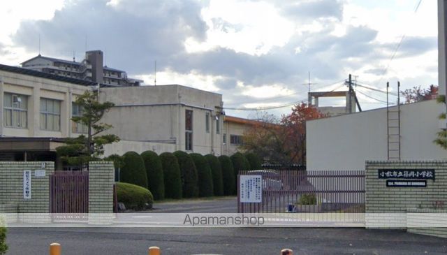 小学校　篠岡小学校（小学校）まで725m