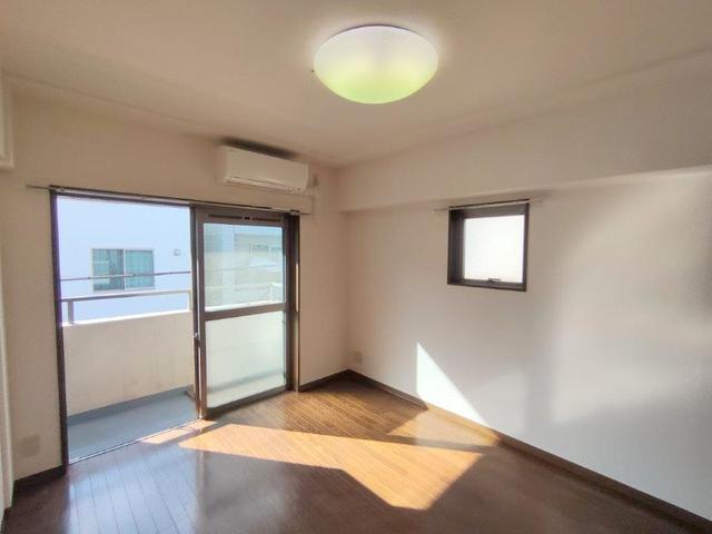 都営浅草線 馬込駅 徒歩9分 5階建 築28年の居間写真