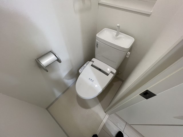 トイレ　温水洗浄便座付きのトイレです♪