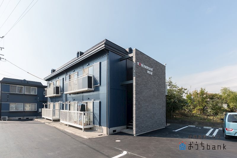 建物外観　四日市市小林町にあるリノベーション物件です。