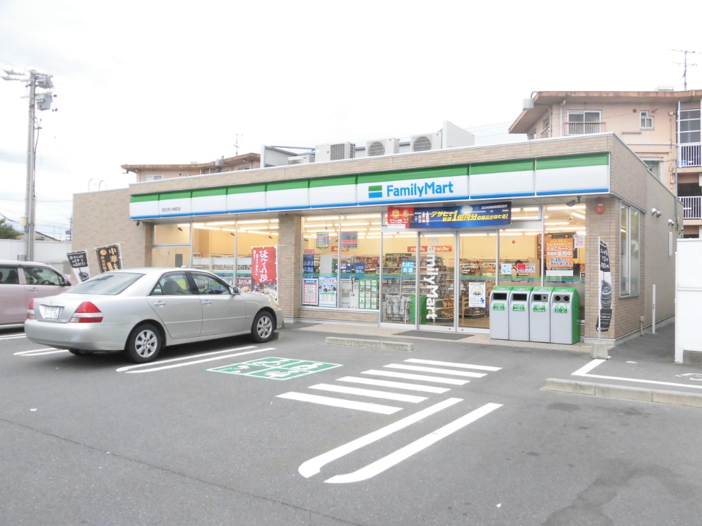 コンビニ　ファミリーマート 四日市小林町店（コンビニ）まで525m
