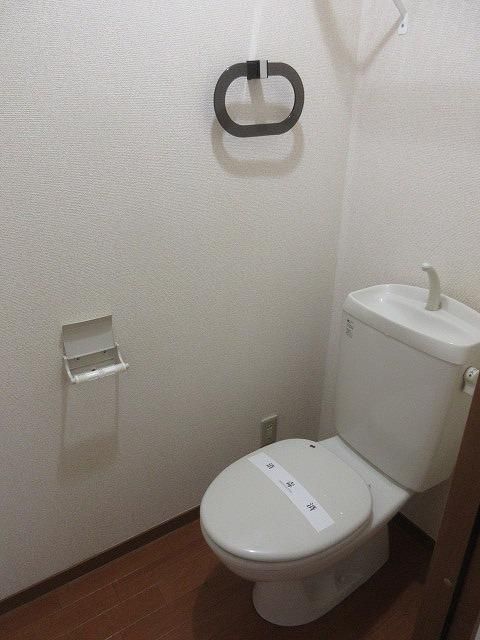 トイレ　個室タイプのトイレ