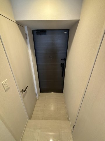 玄関　※別部屋の参考写真です。