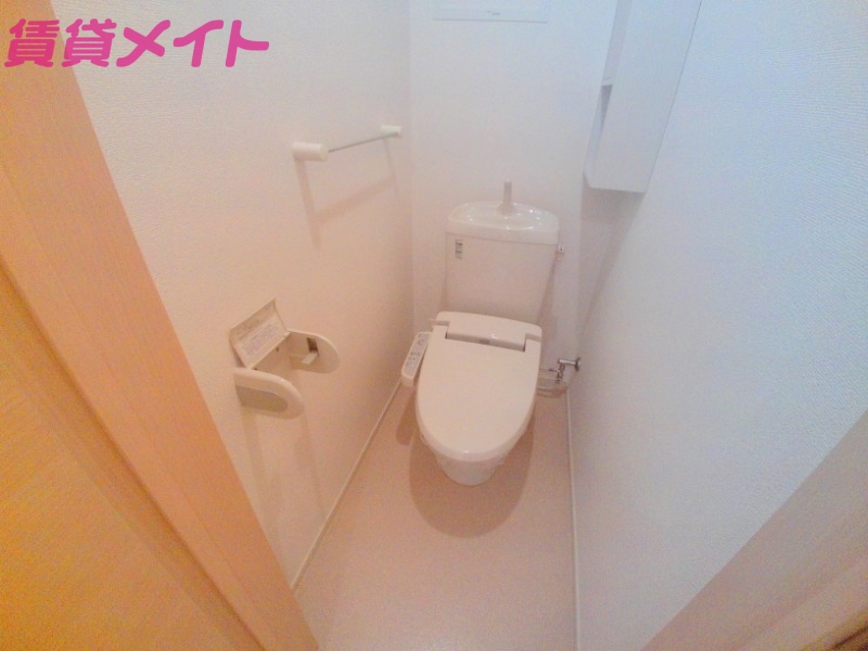 トイレ　同物件別室反転タイプ画像