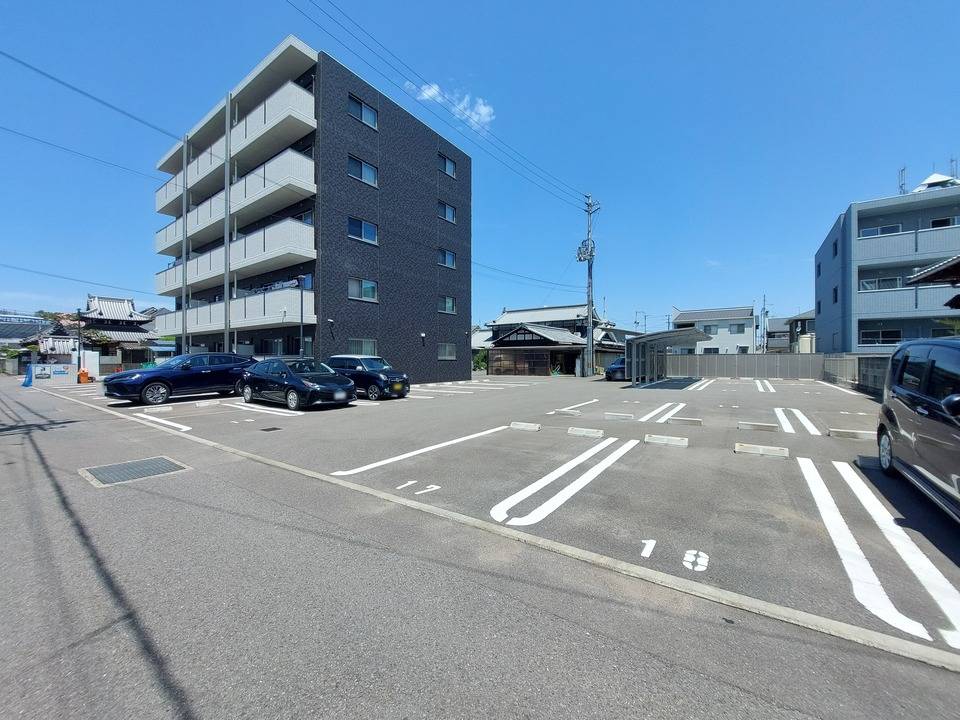 駐車場　駐車場