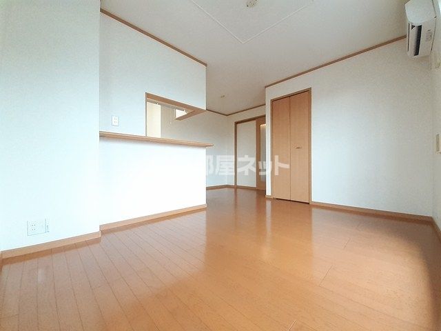 ＪＲ加古川線 日岡駅 徒歩15分 2階建 築21年の居間写真