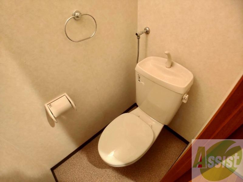 トイレ　こちらはトイレです。清潔感があり、安心して使用できます。
