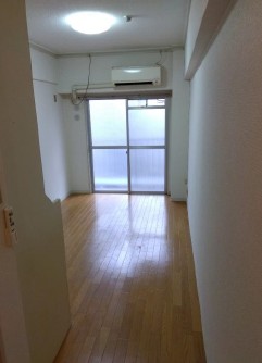 メゾン第3新大阪の居間写真