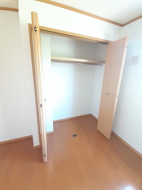 サンピエーノ高井Aの内装写真