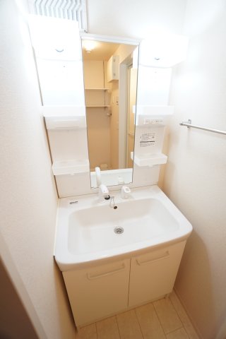 洗面設備　※同物件、反転タイプの写真になります。