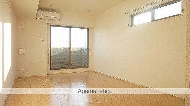 東武東上線 東松山駅 徒歩10分 3階建 築11年の居間写真