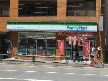 コンビニ　ファミリーマート湯島三丁目店（コンビニ）まで216m
