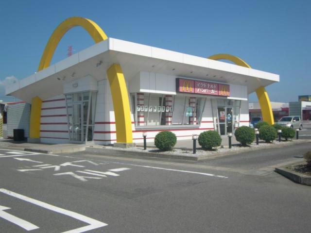 飲食店　マクドナルド吉岡フォリオ店（飲食店）まで895m