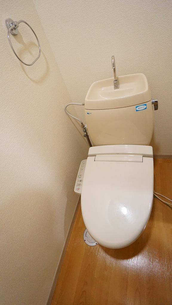 トイレ　別のお部屋のお写真です
