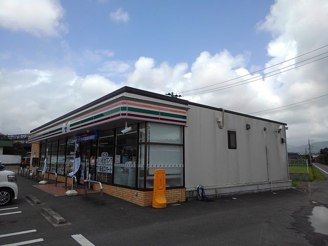 コンビニ　セブンイレブン南星倉６丁目店（コンビニ）まで500m