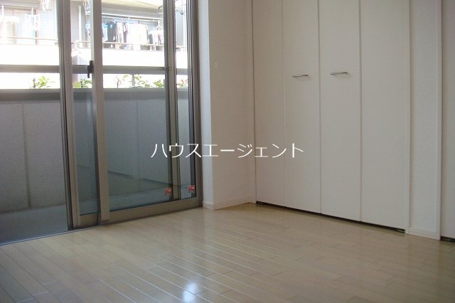 居室・リビング　6.1帖のフローリング※参考画像