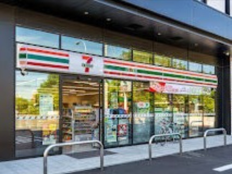コンビニ　セブンイレブン札幌平岸1条3丁目店（コンビニ）まで297m