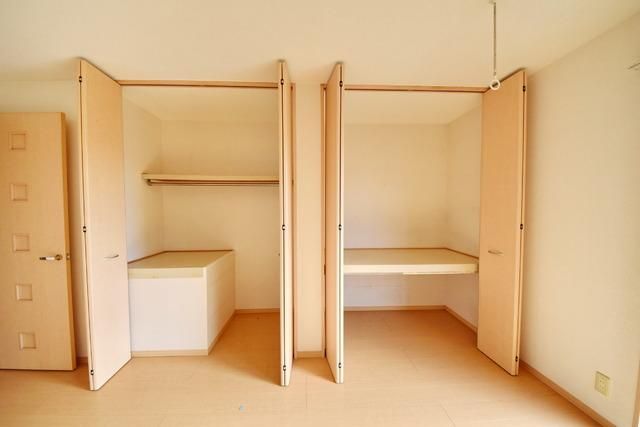 収納　★壁一面のたっぷり収納スペースです★